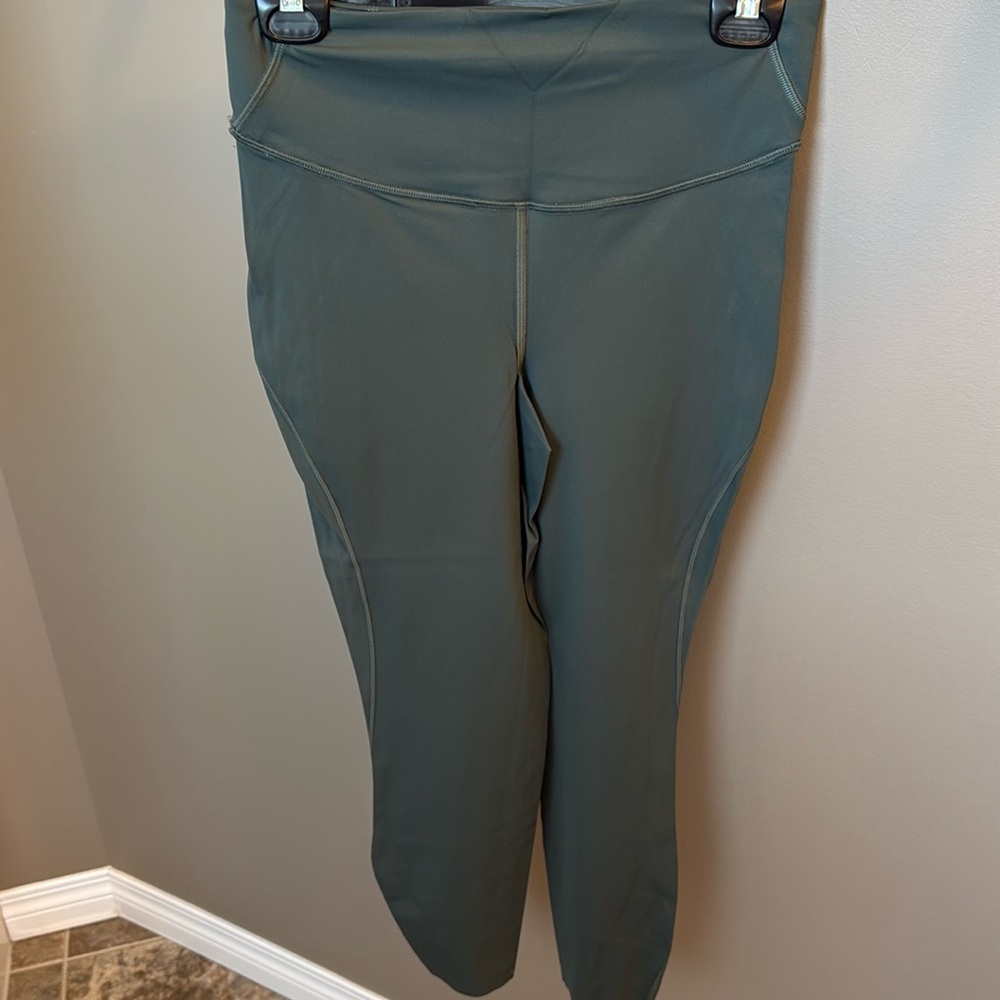 Lululemon Base Pace Crop 23” - Sz 8 Smoked Spruce